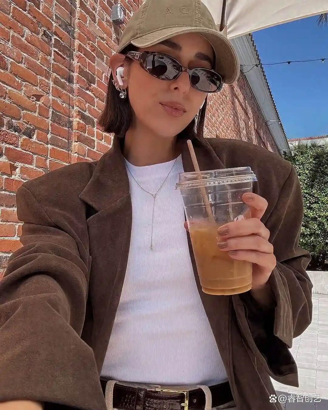 明年的代表色，Pantone选的是「摩卡慕斯」太适合成为美甲灵感