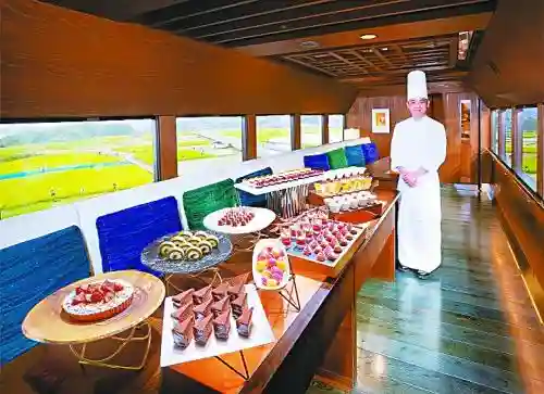 甜食列车，日本飞驰的风景线