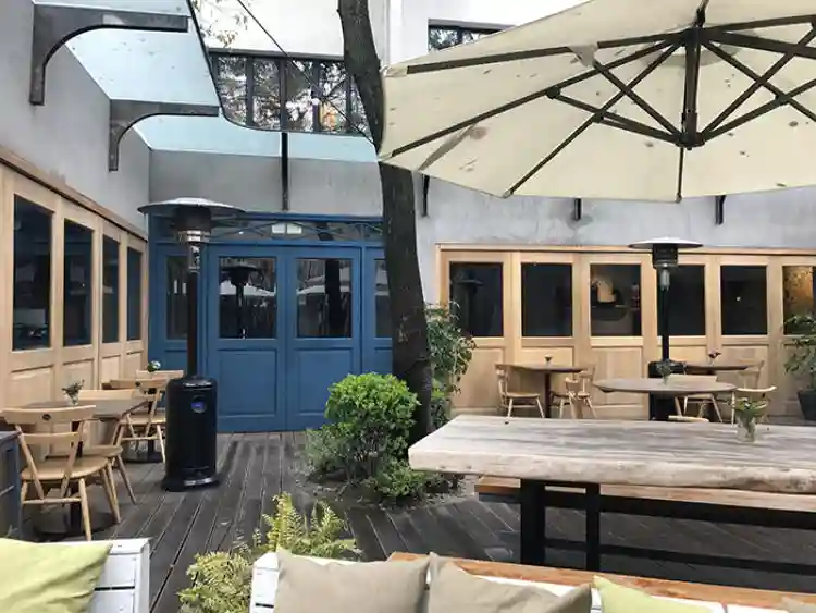 老板起底 | Frank和他的武康路商业王国