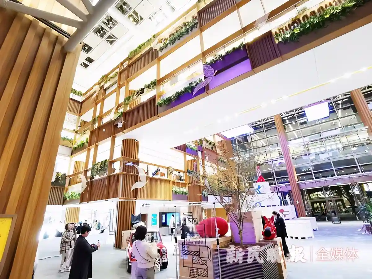 集结108个时尚品牌，全新升级的新天地南里成为“首店收割机”