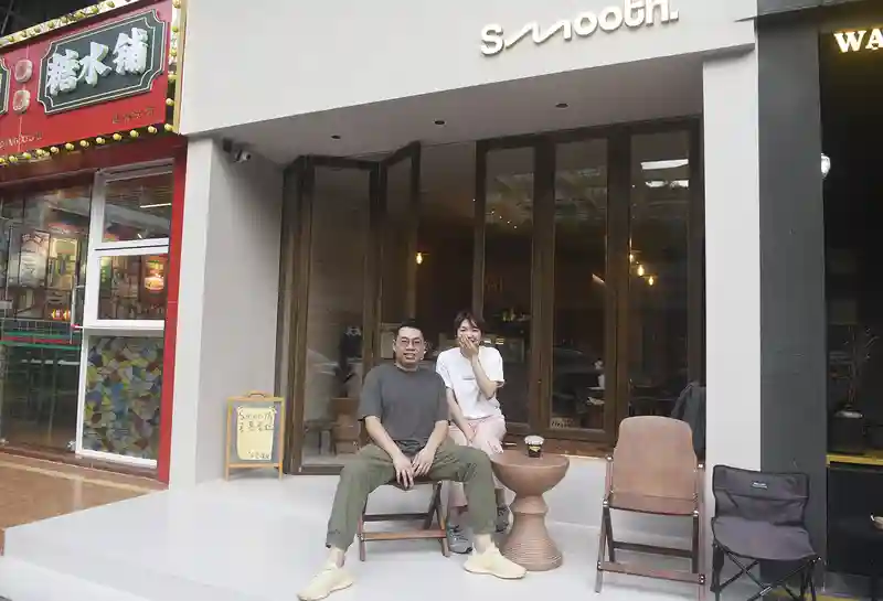 龙岗有咖位•超级主理人① | 7分甜蜜+3分香气,设计师“夫妻档”让一杯咖啡变甜