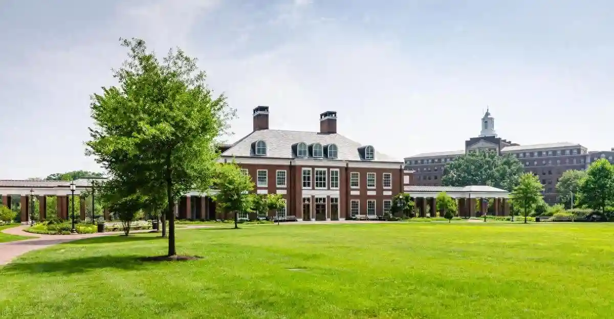 王府半岛酒店任命许兵先生担任西点厨师长