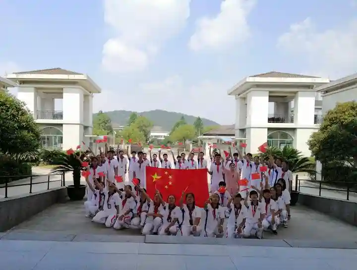 生活中历练 独立中成长——春晖外国语学校创新探索疫情下“生活德育”侧记