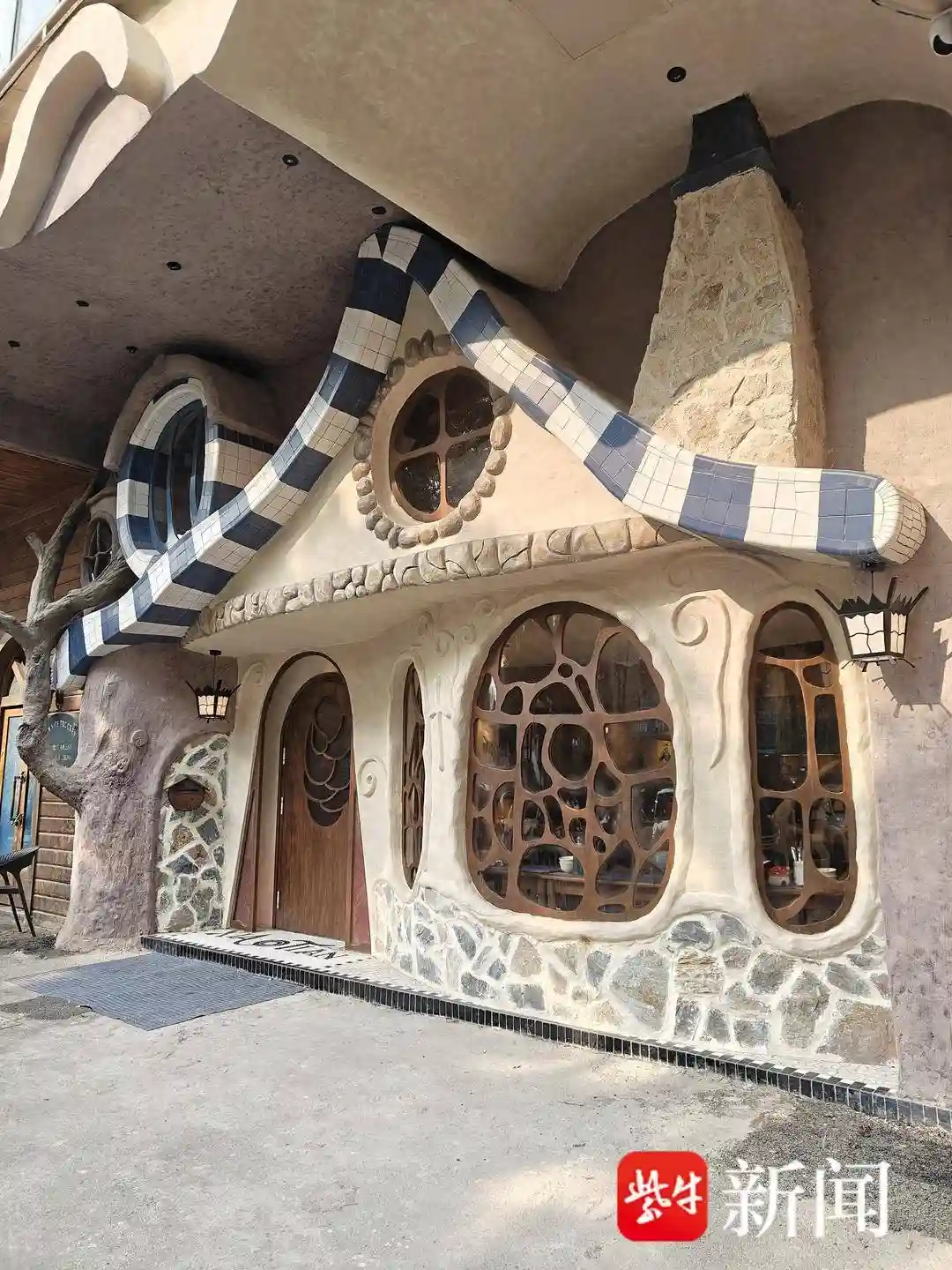 盐城“迪士尼”风格馄饨店走红   律师称相关装饰或构成侵权