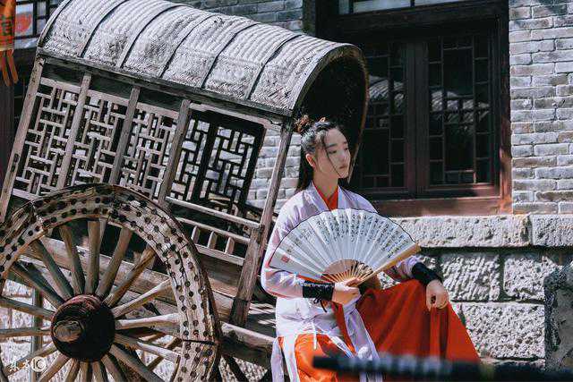 小说：牛乳糕，香甜不腻，一包才卖十文钱，她火速买下给娘带回家