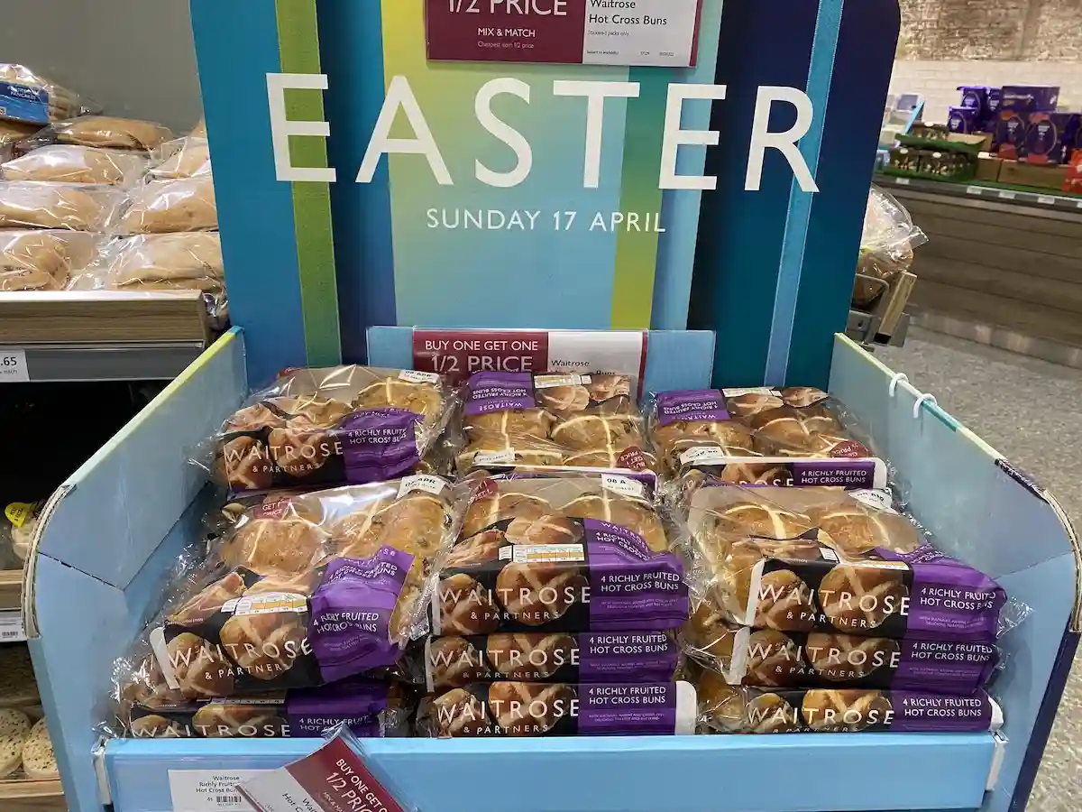 馒头打架选边儿站：真假“巴斯包儿”难辨