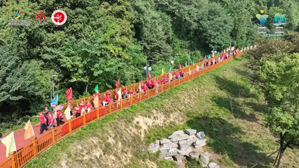 追光｜与运动相伴 将浪漫跨越半个世纪