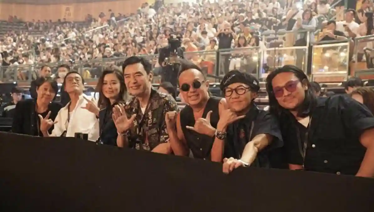 梁家辉为妻庆生兼庆祝结婚37年，搂妻合照仍恩爱，杜德伟送俩蛋糕