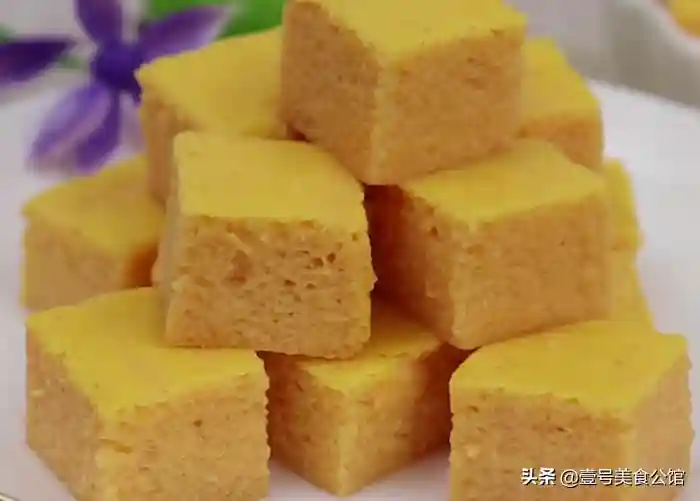 手工自制胡萝卜小米糕，无须面粉和酵母，软糯香甜，营养美味