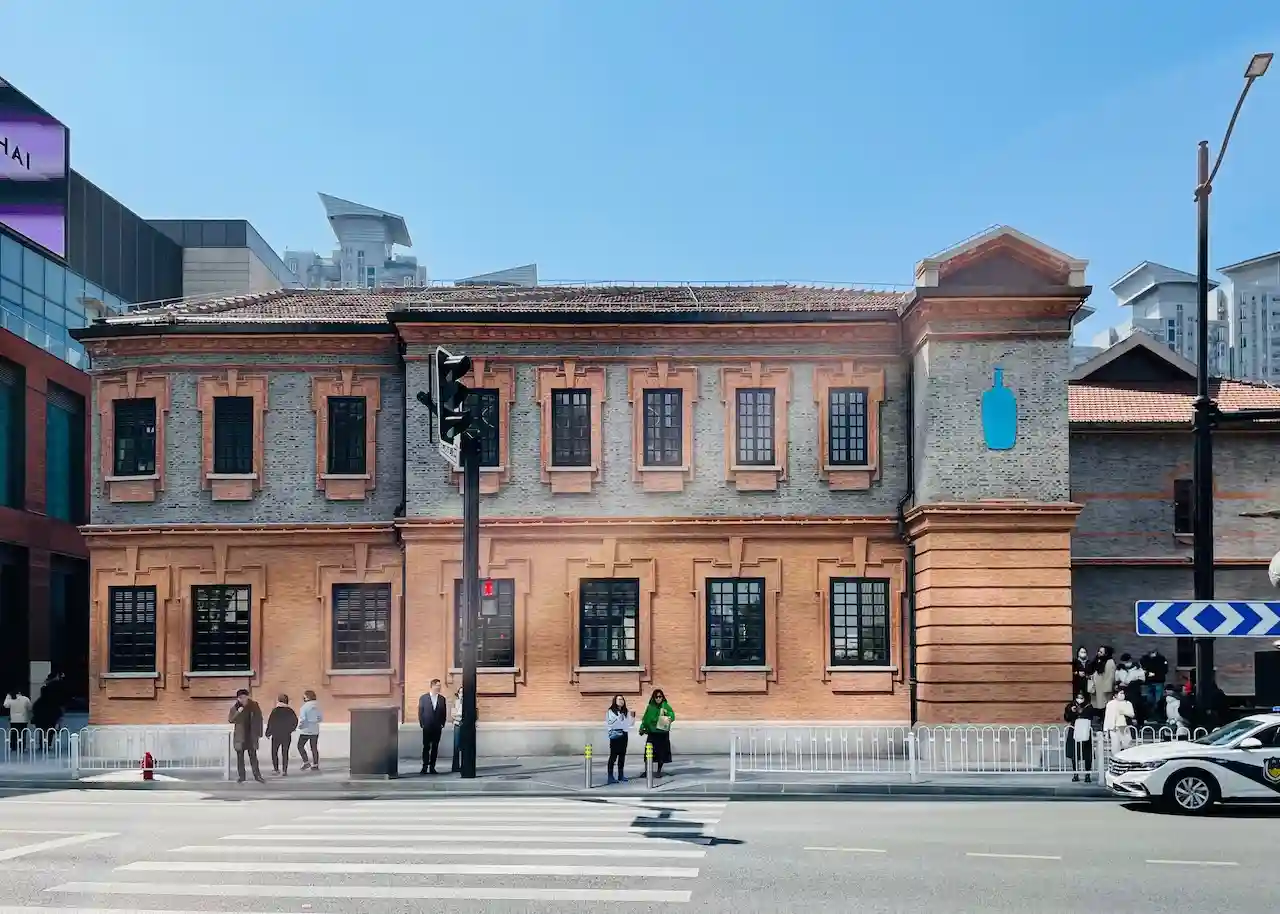 蓝瓶咖啡上海首店开幕：浓浓“在地感”，还能欣赏苏州河风光