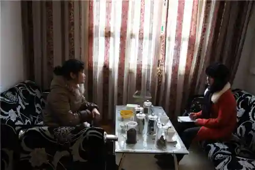 她其貌不扬 她的咖啡经却与众不同