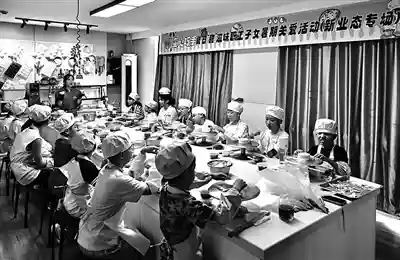 这个暑假“焙”感幸福 杭州萧山工会为“小候鸟”送上甜蜜礼包