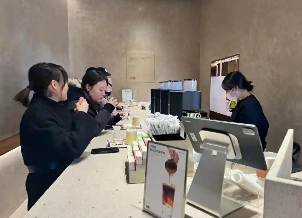 中国新市面丨采访札记：闻香而动，一杯咖啡里的经济