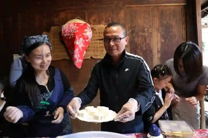 “红龟糕”遇上“长寿糕”！两岸糕点“串门”共话敬老情