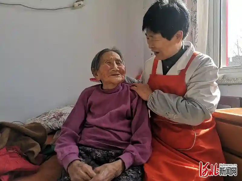 河北衡水托老康复机构护理员李二群：陪28个“爹妈”过新年