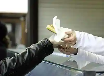 夫妻店连续6年 为环卫工提供免费早餐