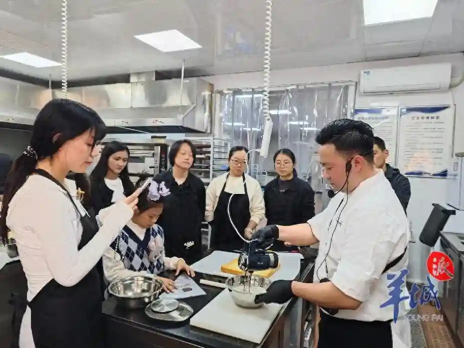 “拥军技能培训情暖军旅家庭”！荔湾区开展2024年度军嫂西点烘焙活动