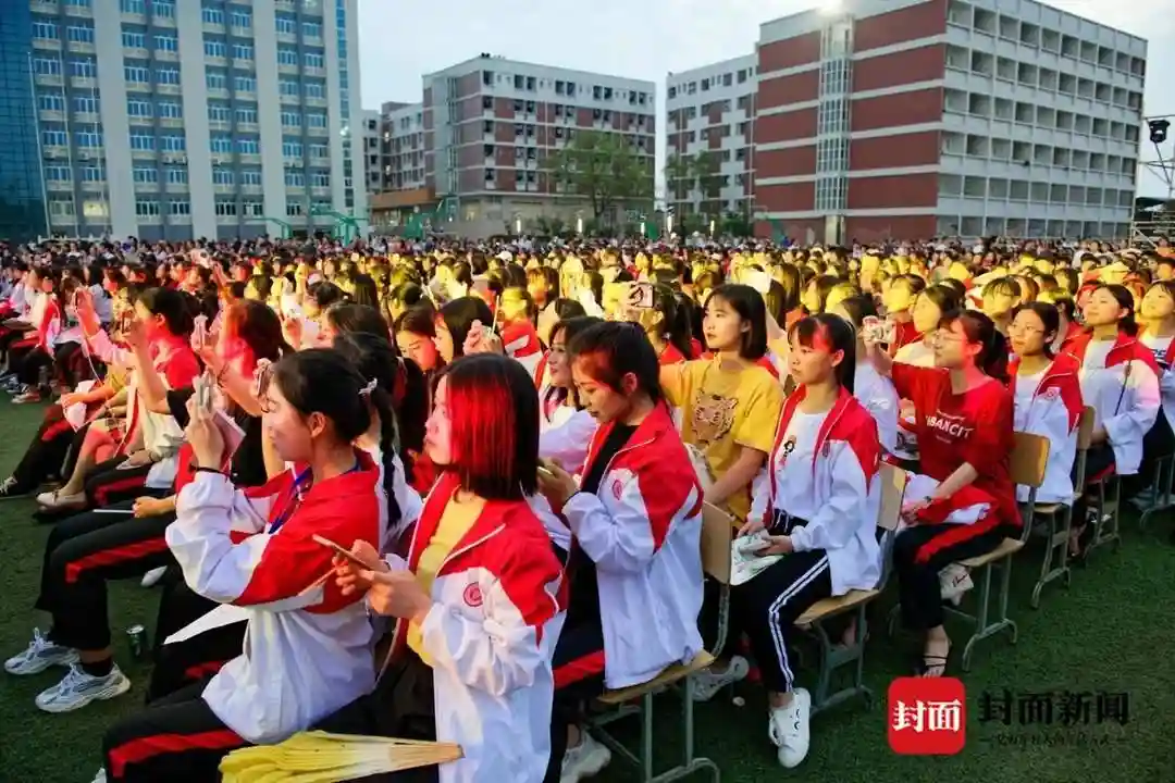 人才培养与时俱进，以市场为导向调整专业结构