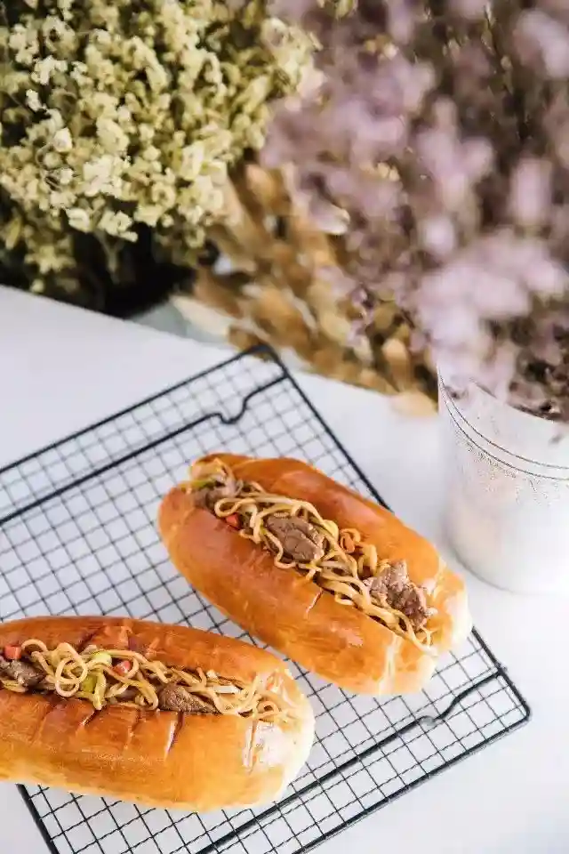 还原动漫中的经典美食，称霸夜市的日式「炒面面包」