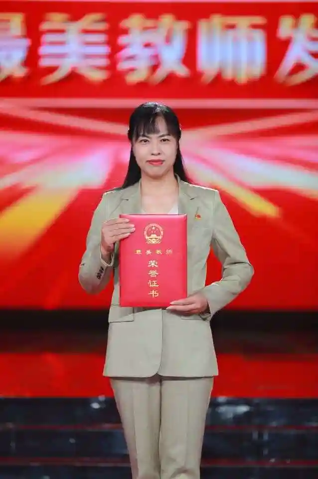 全国“最美教师”熊碧芳：点亮“折翼天使”成长路