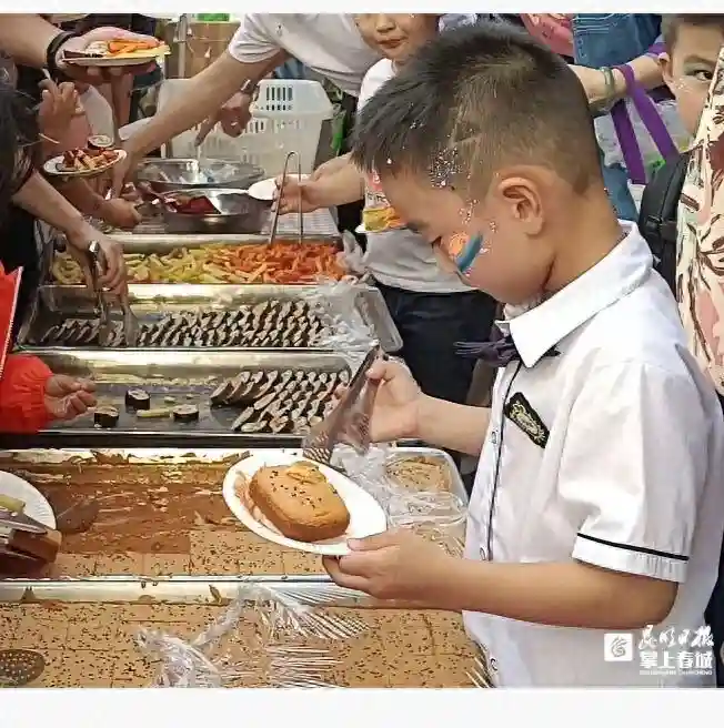 西山区拟制定学生食堂管理办法 三成以上就餐者不满意可开除“老板”