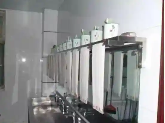 军校内务标准很严，但是可以用自己的杯子，要看准时机和场合