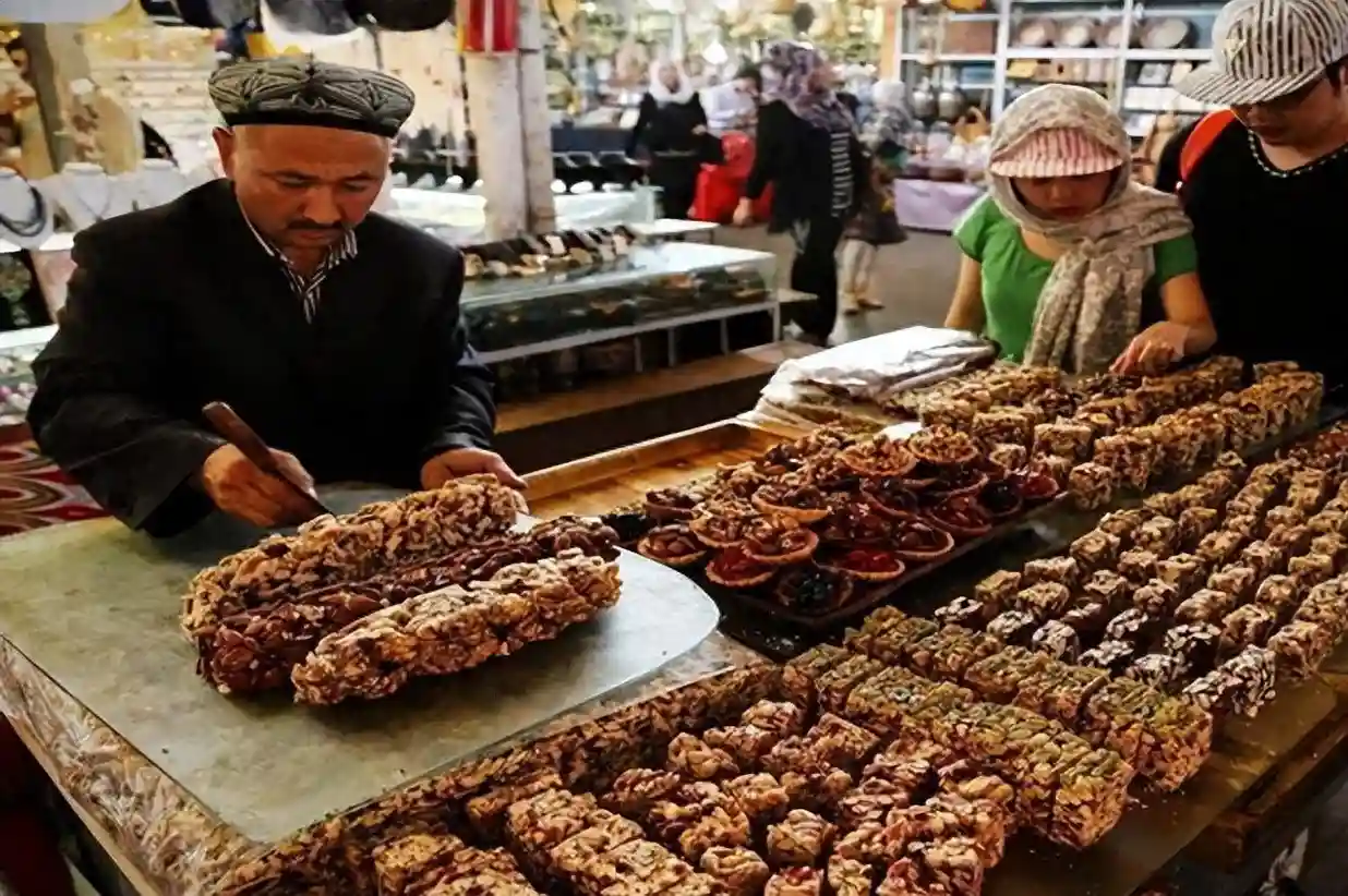 没生意还全国乱窜，遭大众抵制的“新疆切糕”，究竟有啥猫腻？