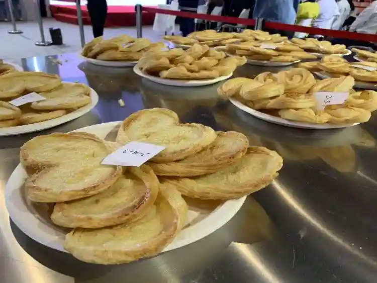 “绞花款”“珠宝款”，还有“比脸还大”款，你见过这样的蝴蝶酥么？