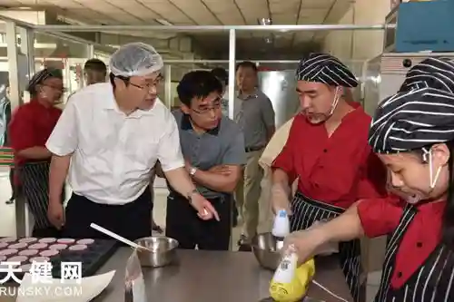 甘区特殊教育中心阳光与花朵爱心烘焙教室微店开业