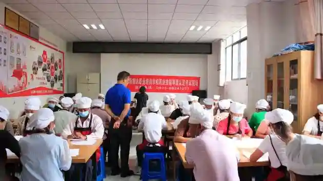 施甸：多形式技能培训 稳步提升就业创业能力