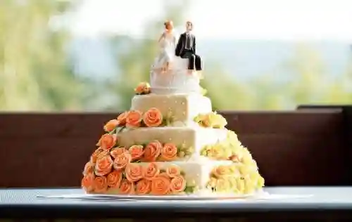 订婚为什么要买蛋糕