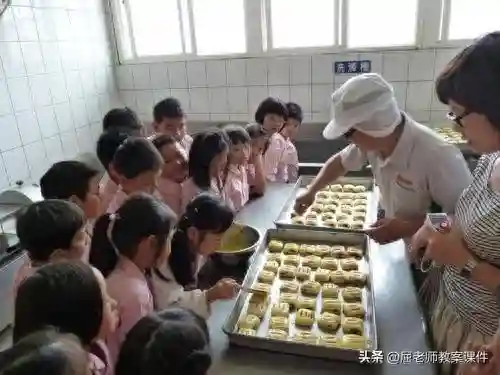 屈老师小班美术教案《烤面包》