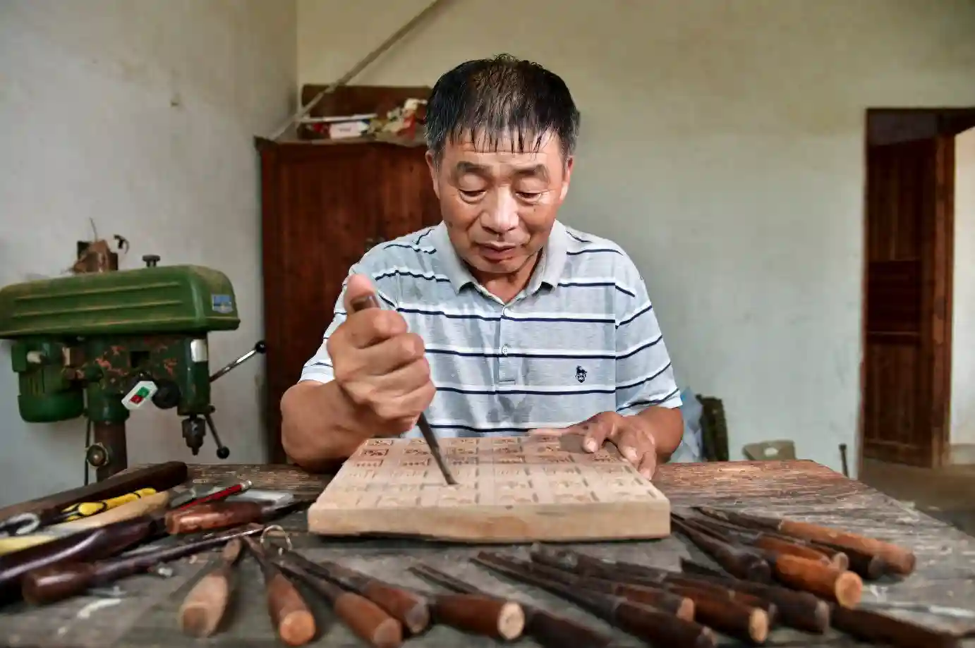 穿越百年的“舌尖记忆”——探秘安义县糕点印模雕刻技艺