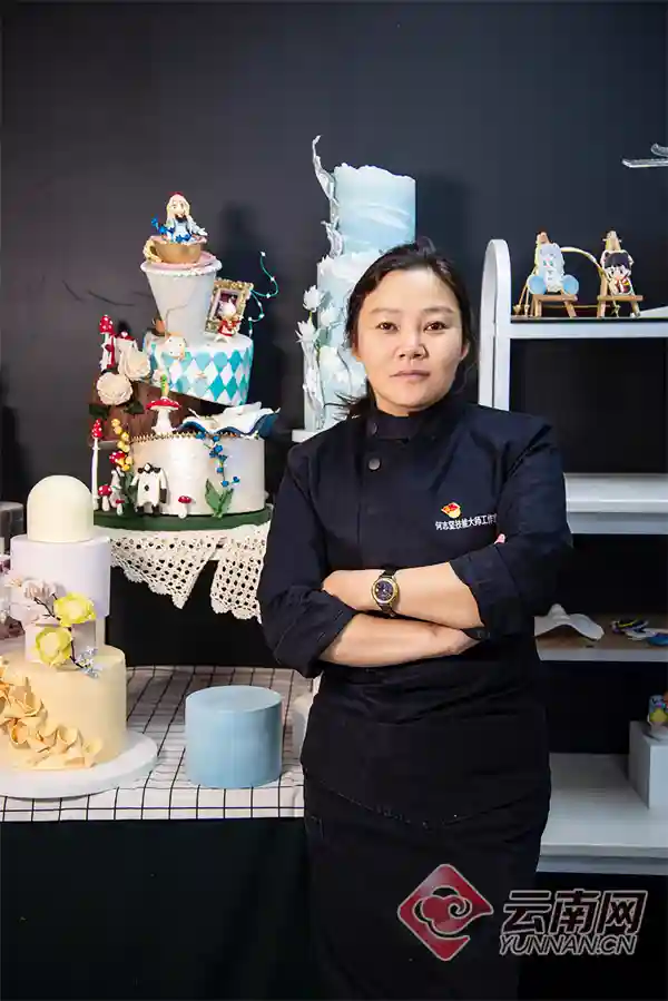 「巾帼工匠」从无名小辈成长为中国烹饪名师，“云岭工匠”何志坚用烘焙雕刻甜蜜事业