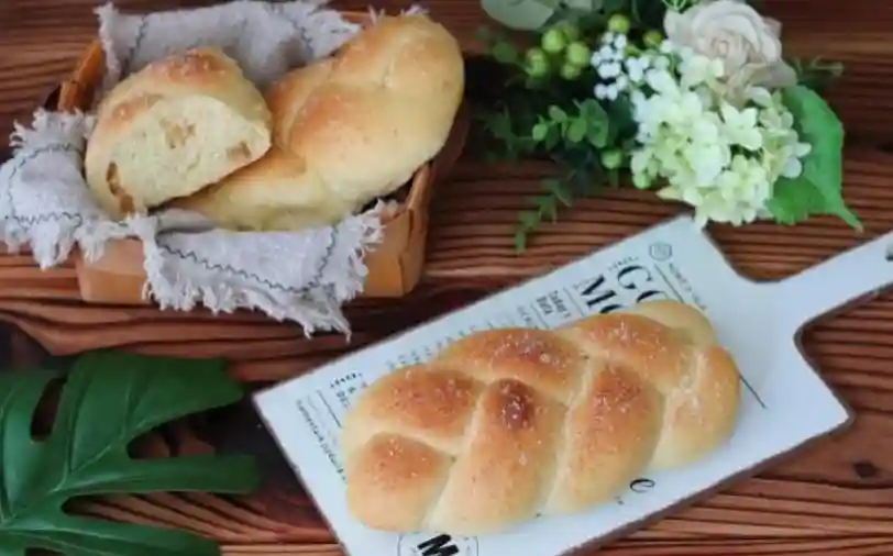 家中自制香橙奶酪包，清甜不腻，烘焙新手也能轻松制作