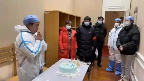 “辛苦了，感谢有你！”｜暖心水饺和生日蛋糕送到抗疫一线