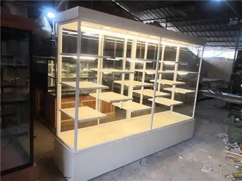 好的蛋糕模型柜可以为店铺代言