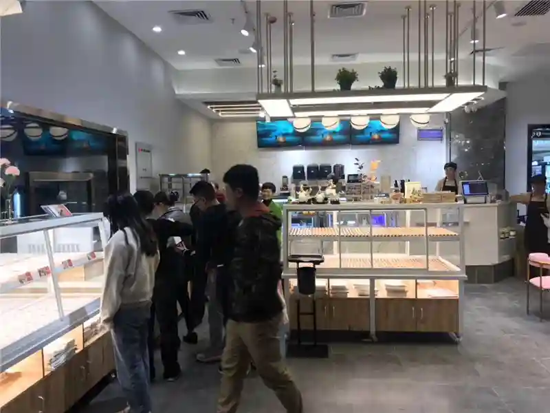 不拘一格，为九亩花田打造高端面包展示柜