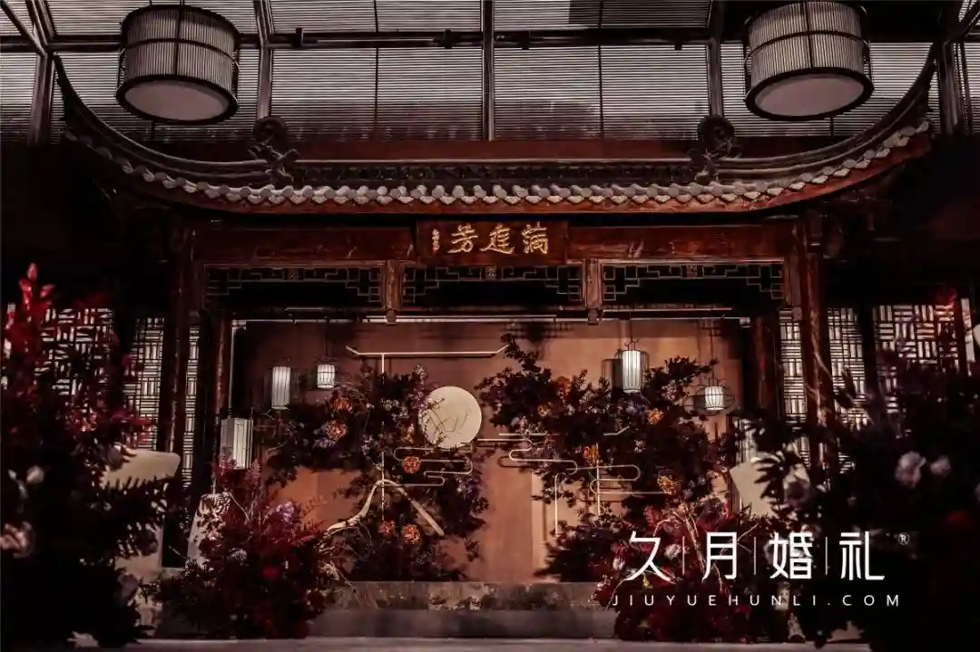 一场红色系的新中式婚礼，居然融入了新娘最喜欢的兔子元素