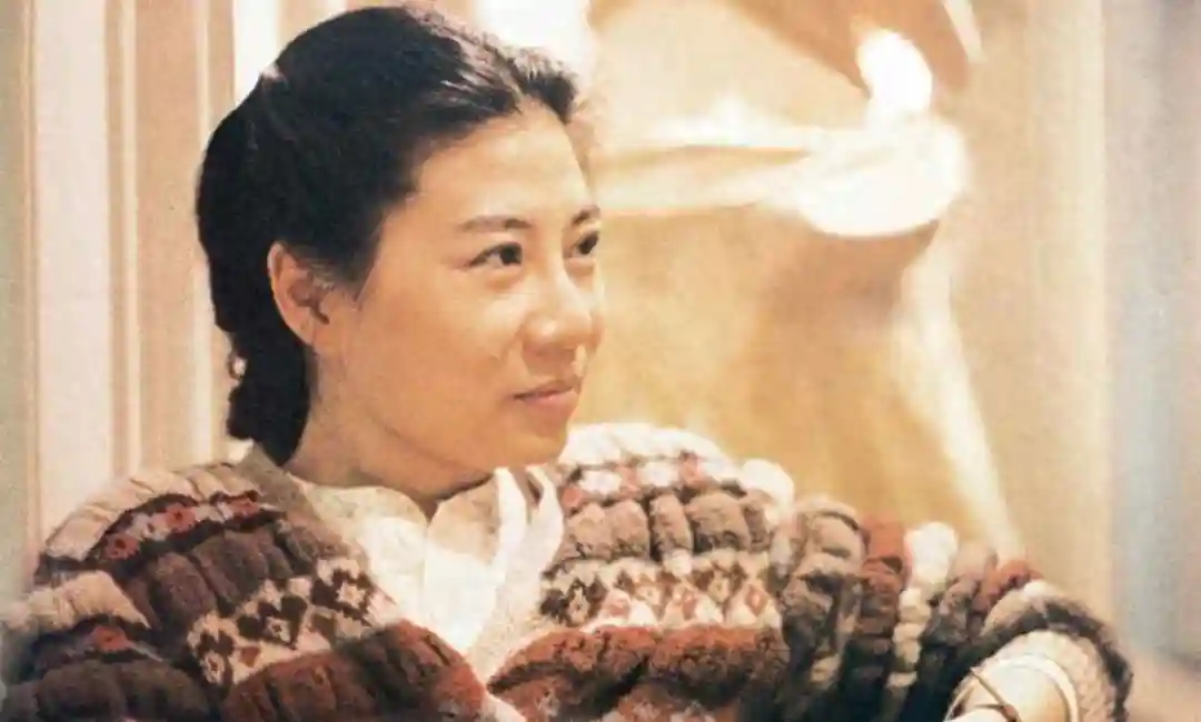 跟她比,刘亦菲差点意思