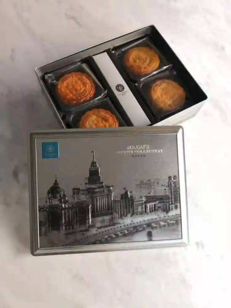 外滩建筑将一枚枚月饼“收入囊中”，这家网红糕点店今年继续走Made in Shanghai风