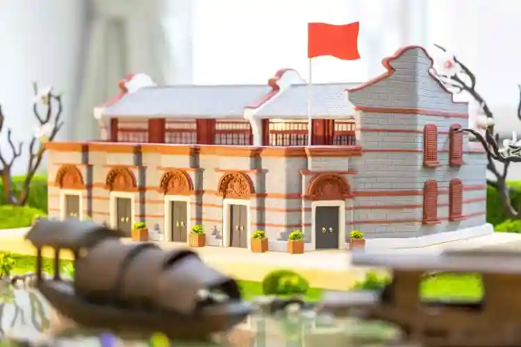 惟妙惟肖、栩栩如生！这位“上海工匠”用翻糖蛋糕做出天安门阅兵典礼和一大会址模型