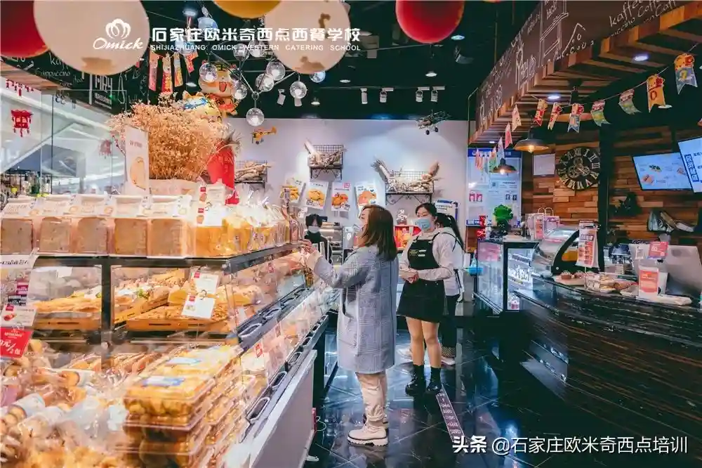 从零基础到裱花师，李艺谋热爱的烘焙事业才刚刚启程