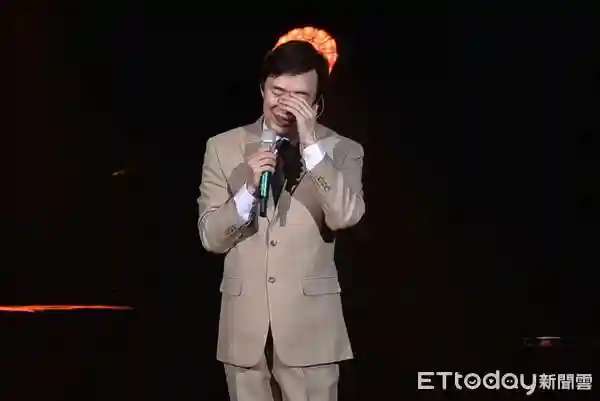 64岁费玉清正式退出歌坛：各位朋友，珍重再见