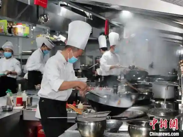 从果腹温饱到遍布全球“中国厨师之乡”的蝶变路