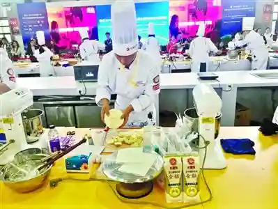 “甜点男孩”爱上西点DIY，全国大赛捧回创意铜奖