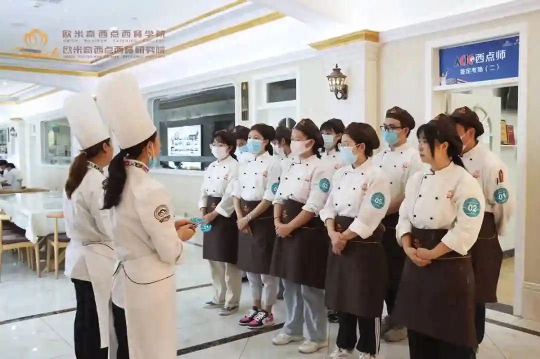 终极决战 | SIC杯—“菁英杯”在校生装饰蛋糕技能大赛（决赛）结束