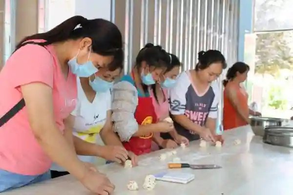 开阳县龙岗镇：中式面点师培训再开班