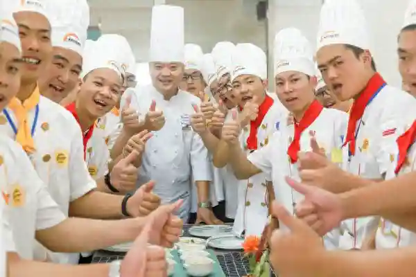 厨师学校和酒店学徒的差距在哪里
