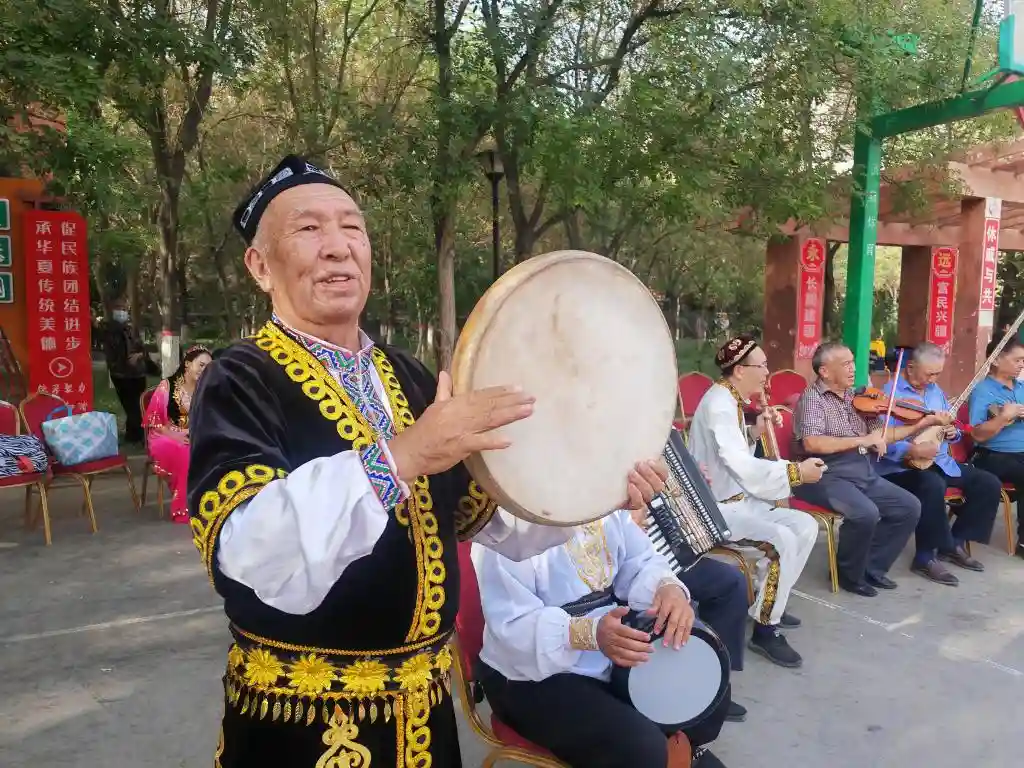 铸牢共同体 中华一家亲丨特写：“石榴籽艺术团”唱响民族团结之歌